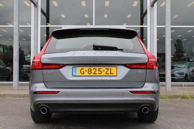 Volvo V60 T4 Automaat Momentum Pro | Verw. Stoelen & stuurwiel | 19" LMV | Verw. Achterbank | Standkachel