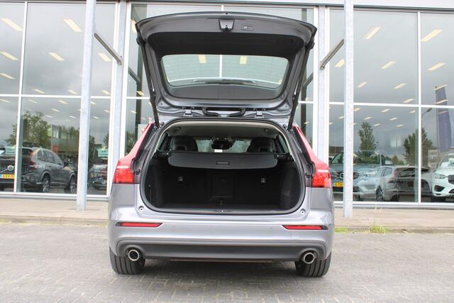 Volvo V60 T4 Automaat Momentum Pro | Verw. Stoelen & stuurwiel | 19" LMV | Verw. Achterbank | Standkachel