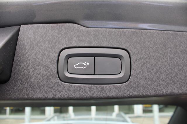 Volvo V60 T4 Automaat Momentum Pro | Verw. Stoelen & stuurwiel | 19" LMV | Verw. Achterbank | Standkachel