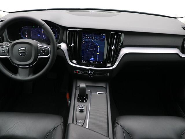 Volvo V60 2.0 B3 Essential Edition / Trekhaak Wegklapbaar / 1800KG Trekgewicht / NL Auto / Dealer onderhouden / 1ste Eigenaar / BTW Auto / Full Option /