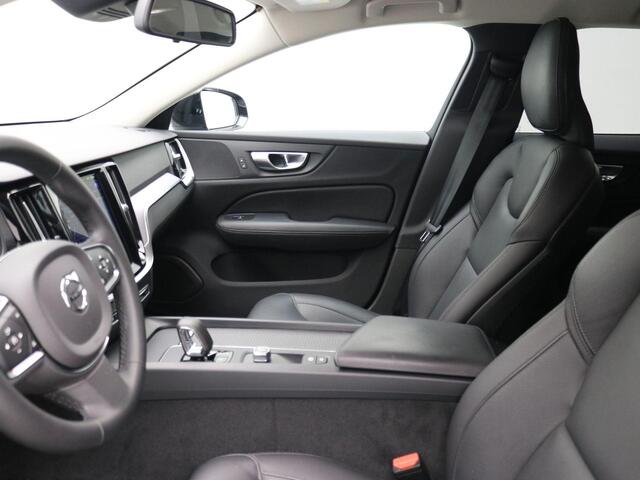 Volvo V60 2.0 B3 Essential Edition / Trekhaak Wegklapbaar / 1800KG Trekgewicht / NL Auto / Dealer onderhouden / 1ste Eigenaar / BTW Auto / Full Option /