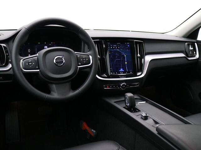 Volvo V60 2.0 B3 Essential Edition / Trekhaak Wegklapbaar / 1800KG Trekgewicht / NL Auto / Dealer onderhouden / 1ste Eigenaar / BTW Auto / Full Option /