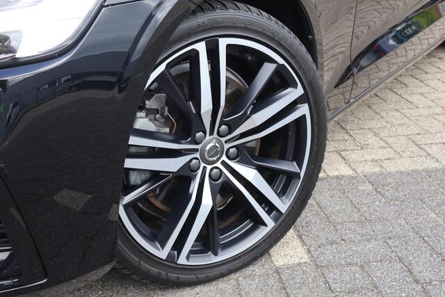 Volvo V60 T8 Recharge AWD R-Design | Trekhaak | Dealer onderhouden l Long Range