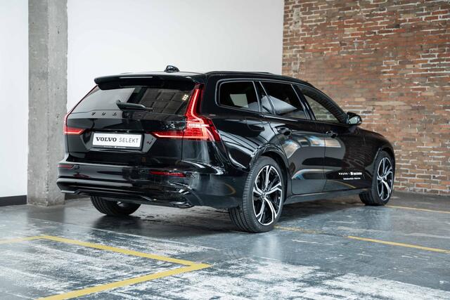 Volvo V60 2.0 T6 Plug-in hybrid AWD Ultra Dark | Panoramadak | Harman Kardon Premium Audio | Lederen bekleding | 360° parkeercamera | Stoelverwarming | Head-up display | Parkeersensoren voor + achter | Google infotainment | 19'' Lichtmetalen velgen |