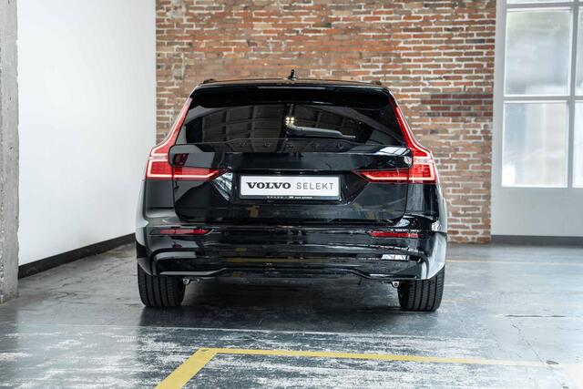 Volvo V60 2.0 T6 Plug-in hybrid AWD Ultra Dark | Panoramadak | Harman Kardon Premium Audio | Lederen bekleding | 360° parkeercamera | Stoelverwarming | Head-up display | Parkeersensoren voor + achter | Google infotainment | 19'' Lichtmetalen velgen |
