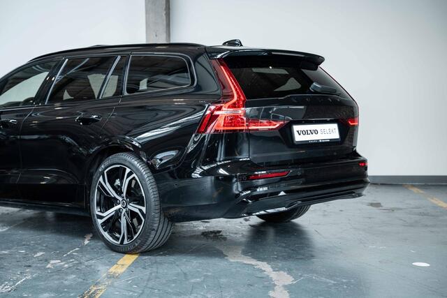 Volvo V60 2.0 T6 Plug-in hybrid AWD Ultra Dark | Panoramadak | Harman Kardon Premium Audio | Lederen bekleding | 360° parkeercamera | Stoelverwarming | Head-up display | Parkeersensoren voor + achter | Google infotainment | 19'' Lichtmetalen velgen |