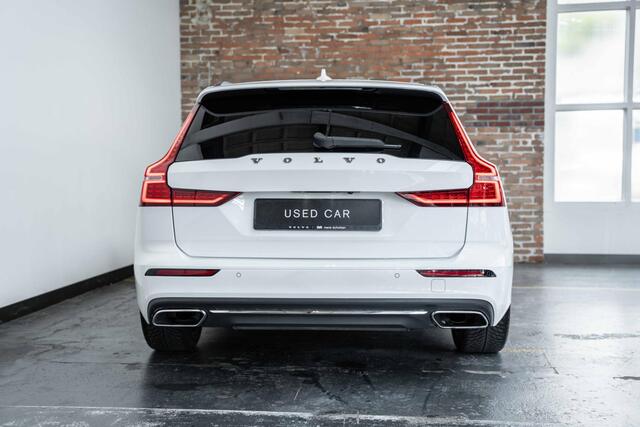 Volvo V60 2.0 T5 Inscription | Dealeronderhouden | 360° parkeercamera | Adaptive cruise control | Head-up display | Parkeerverwarming | Keyless entree | BLIS | Stoelverwarming | Parkeersensoren voor + achter | Stuurwielverwarming | Electrische wegklapbare trekhaak