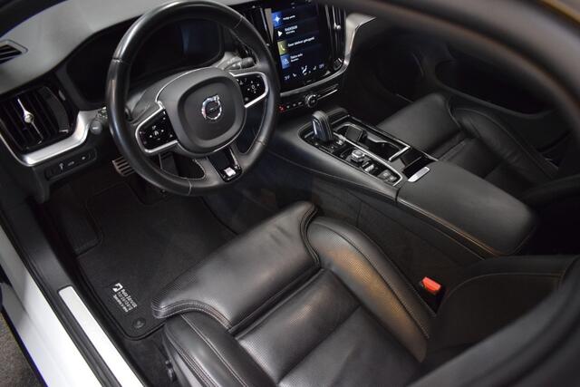 Volvo V60 2.0 T6 341pk AUT8 Twin Engine AWD R-Design Trekhaak 2000kg/ Adap. cruise/ Massage stoel/ Camera