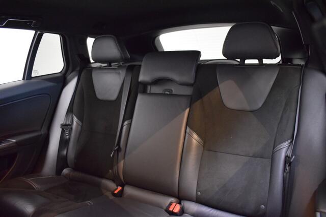 Volvo V60 T3 153pk AUT6 R-Design Nordic+ Trekhaak 1500kg/ Cruise/ Xenon/ Navi