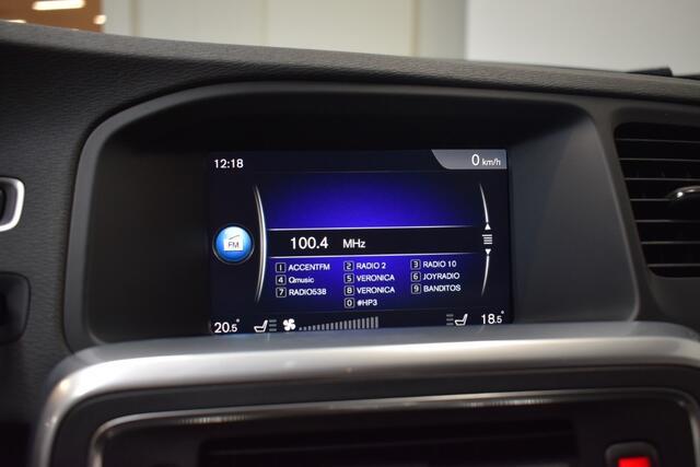 Volvo V60 T3 153pk AUT6 R-Design Nordic+ Trekhaak 1500kg/ Cruise/ Xenon/ Navi