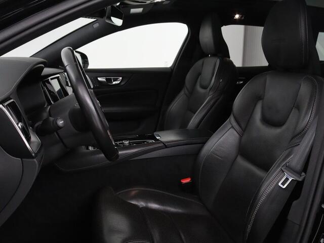 Volvo V60 2.0 T8 Recharge AWD Inscription | Panoramadak | Bowers & Wilkins | Head-Up | Massage | Ventilatie | Trekhaak | 360 Camera | Leder | Carplay | Achterbankverwarming | Navigatie | PHEV