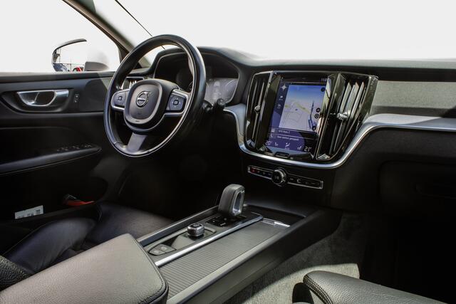 Volvo V60 2.0 B3 Momentum Advantage Trekhaak/ Lederen int./ Stuur+stoelverwarming/ DAB+/ Carplay/ Cruise control