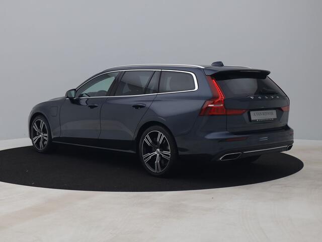 Volvo V60 2.0 T8 Twin Engine AWD Inscription | CAMERA | B&W | KEYLESS | STOELVERW.