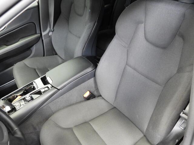 Volvo V60 2.0 T6 Recharge AWD Core Plug-in NAVI/LED/18''LMV/CLIMA
