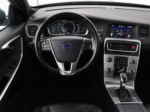 Volvo V60 2.0 D4 Summum | Leder | Stoelverwarming | Navigatie | Memory | Xenon | Parkeerhulp | Achterbankverwarming | Bluetooth