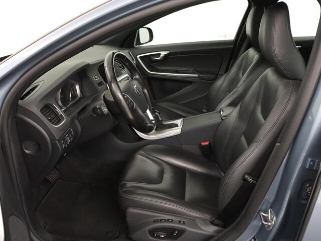 Volvo V60 2.0 D4 Summum | Leder | Stoelverwarming | Navigatie | Memory | Xenon | Parkeerhulp | Achterbankverwarming | Bluetooth