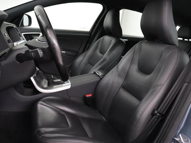 Volvo V60 2.0 D4 Summum | Leder | Stoelverwarming | Navigatie | Memory | Xenon | Parkeerhulp | Achterbankverwarming | Bluetooth