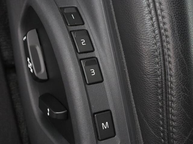 Volvo V60 2.0 D4 Summum | Leder | Stoelverwarming | Navigatie | Memory | Xenon | Parkeerhulp | Achterbankverwarming | Bluetooth