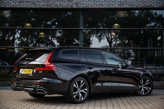 Volvo V60 2.0 B3 Momentum Business , Pano dak, Adap. cruise, Trekhaak,
