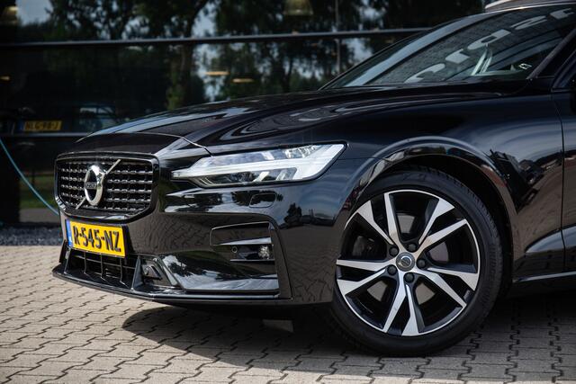Volvo V60 2.0 B3 Momentum Business , Pano dak, Adap. cruise, Trekhaak,