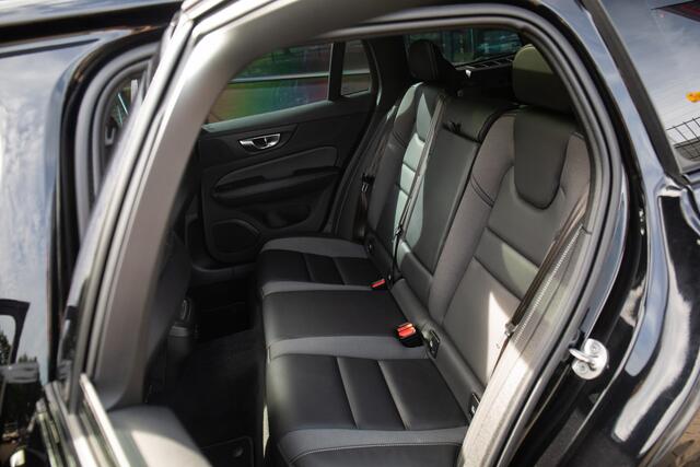 Volvo V60 2.0 B3 Momentum Business , Pano dak, Adap. cruise, Trekhaak,
