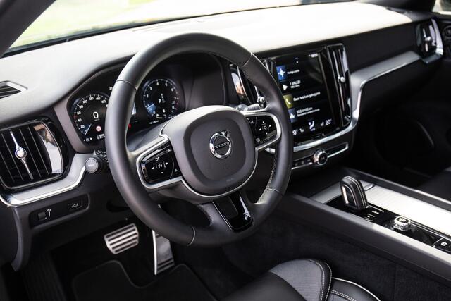 Volvo V60 2.0 B3 Momentum Business , Pano dak, Adap. cruise, Trekhaak,