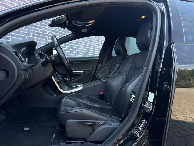 Volvo V60 1.5 T3 Polar+ | Achteruitrijcamera | Stoelverwarming | Lederen bekleding | Verwarmbare voorruit | Zwarte Hemel | Getint Glas |
