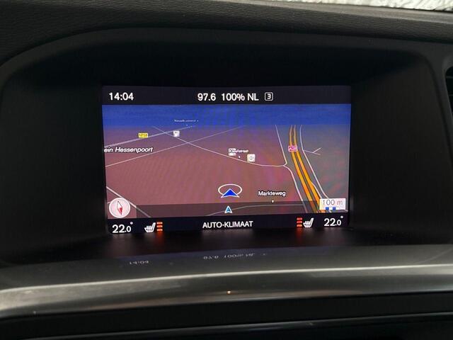 Volvo V60 1.5 T3 Polar+ | Achteruitrijcamera | Stoelverwarming | Lederen bekleding | Verwarmbare voorruit | Zwarte Hemel | Getint Glas |