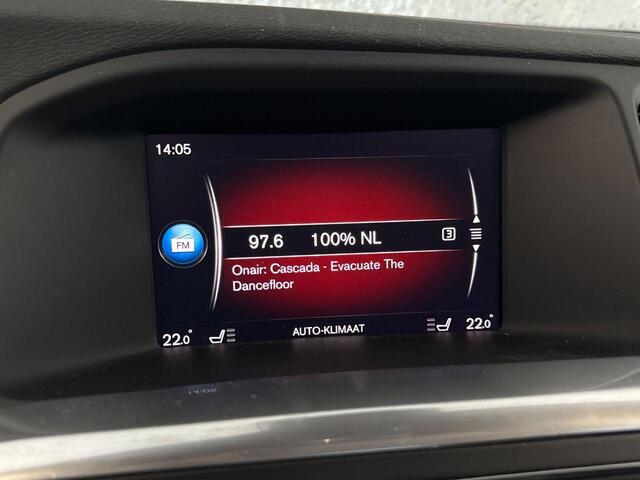 Volvo V60 1.5 T3 Polar+ | Achteruitrijcamera | Stoelverwarming | Lederen bekleding | Verwarmbare voorruit | Zwarte Hemel | Getint Glas |