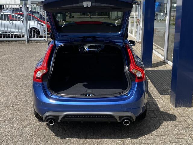 Volvo V60 2.0 T4 Business Sport R-Design / NL-Auto / 86.000 Km / Dealer-Onderhouden / 190 PK / Automaat / Vol-Leder / Schuif-Kanteldak / Keyless / Standkachel / Xenon / Radio-Bluetooth / Navi / Camera / Stoelverwarming / Cruise-Control / Climate-Control / ELKTR-Pak