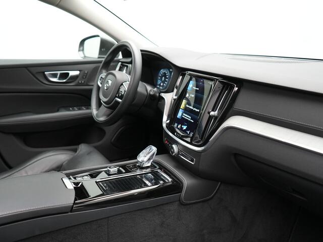 Volvo V60 T8 Recharge AWD Inscription Plug In Hybrid 392pk PHEV | Dealer O.H | Panodak | Adaptive cruise | Lederen sporstoelen massage | Harman Kardon | Apple Carplay | Camera | Keyless | Pilot assist | Stoel & Stuurverwarming | L.M. 19" |