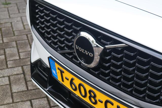Volvo V60 2.0 B4 Plus Dark | Schuif-/ kanteldak| 360* Camera| Harman Kardon audiosysteen| Keyless Entry| Verwarmbare voorruit| Semi- elektrisch inklapbare trekhaak|