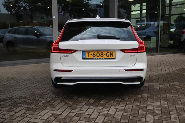 Volvo V60 2.0 B4 Plus Dark | Schuif-/ kanteldak| 360* Camera| Harman Kardon audiosysteen| Keyless Entry| Verwarmbare voorruit| Semi- elektrisch inklapbare trekhaak|