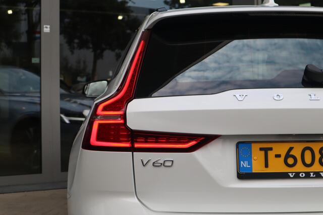 Volvo V60 2.0 B4 Plus Dark | Schuif-/ kanteldak| 360* Camera| Harman Kardon audiosysteen| Keyless Entry| Verwarmbare voorruit| Semi- elektrisch inklapbare trekhaak|