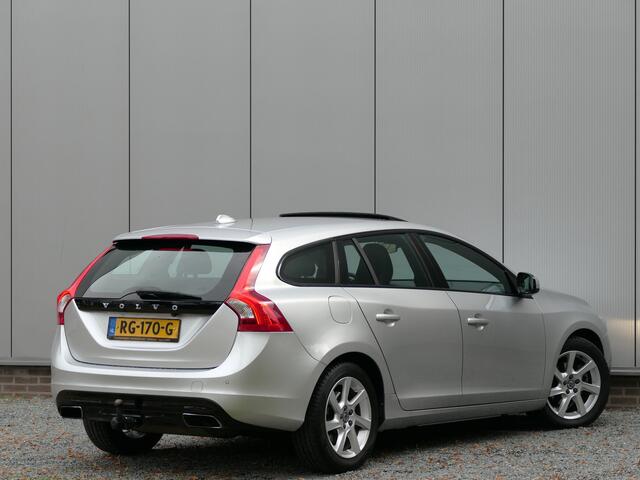 Volvo V60 T2 AUT Polar+ Dynamic 12 MND garantie Schuifdak / DAB+ / Sportleer / Trekhaak