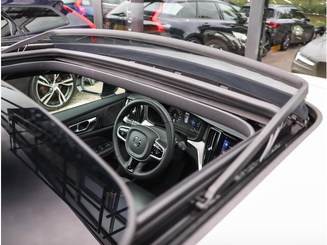Volvo V60 2.0 T6 Recharge AWD R-Design