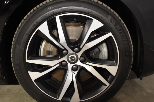 Volvo V60 T6 340PK Automaat Plug-in hybrid AWD R-Design / Panoramadak / Stoelverwarming / Stuurverwarming / 360 Camera / Sportstoelen, Elektrisch met geheugen / Head-up Display / Harman Kardon / Cruise control