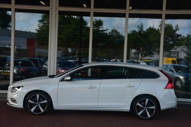 Volvo V60 2.0 T4 Business Sport R Design 2.0 benzine Nederlandse auto dealeronderhouden met oa leer alcantara R DESIGN pakket xenon navigatie pdc cv lmv