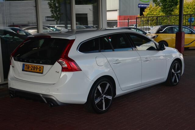 Volvo V60 2.0 T4 Business Sport R Design 2.0 benzine Nederlandse auto dealeronderhouden met oa leer alcantara R DESIGN pakket xenon navigatie pdc cv lmv