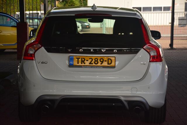 Volvo V60 2.0 T4 Business Sport R Design 2.0 benzine Nederlandse auto dealeronderhouden met oa leer alcantara R DESIGN pakket xenon navigatie pdc cv lmv