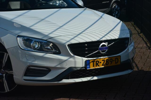 Volvo V60 2.0 T4 Business Sport R Design 2.0 benzine Nederlandse auto dealeronderhouden met oa leer alcantara R DESIGN pakket xenon navigatie pdc cv lmv