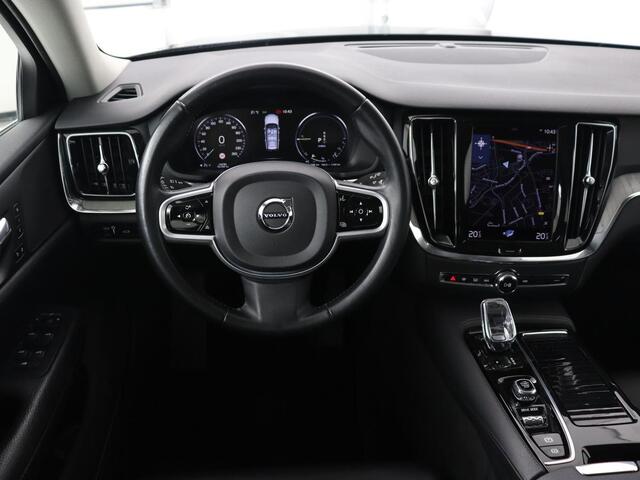 Volvo V60 2.0 T8 Recharge AWD Business Pro | Trekhaak | Leder | Carplay | Keyless | Navigatie | Climate control | Cruise control | Parkeerhulp | Full LED