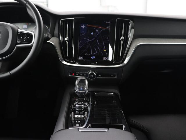Volvo V60 2.0 T8 Recharge AWD Business Pro | Trekhaak | Leder | Carplay | Keyless | Navigatie | Climate control | Cruise control | Parkeerhulp | Full LED
