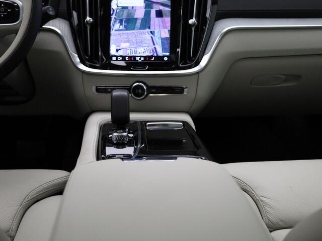Volvo V60 2.0 T6 Plug-in hybrid AWD Ultimate Bright | Panorama Dak | Lederen Bekleding | Stoel / Stuur Verwarming | Apple Carplay / Android Auto | Bowers & Wilkins Geluid installatie |