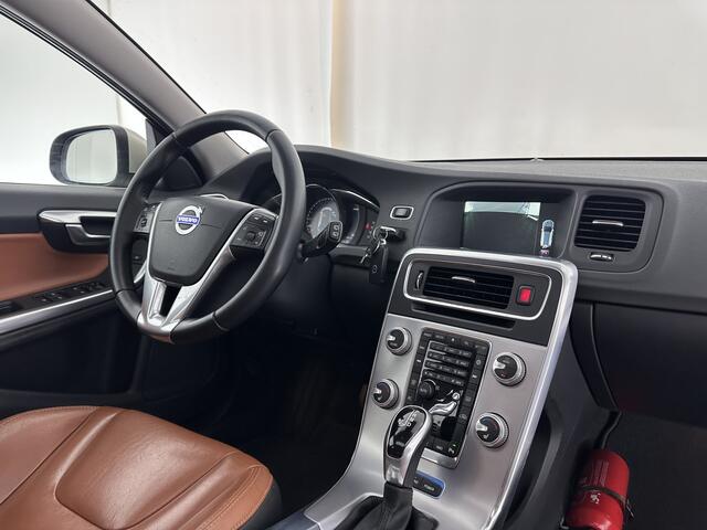 Volvo V60 2.4 D5 Twin Engine Aut. *PANO | LUXURY-LEATHER | XENON | ADAPTIVE-CRUISE | BLIS | MEMORY-PACK | NAVI-FULLMAP | HEATED-COMFORTSEATS | CAMERA | ECC | PDC | CRUISE | 17''ALU | TOWBAR*