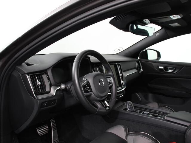 Volvo V60 2.0 B4 R-Design Navigatie Camera Climate Control Parkeer Sensoren Cruise Control Adaptive Verwarmde voorstoelen Lichtmetalen Velgen