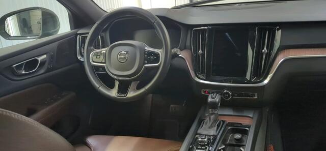 Volvo V60 2.0 T4 Inscription Navi Panoramadak 19 Inch Harman Kardon Scandinavian Line Pilot Assist Elek stoelen 360 Camera Four-C Polestar NL Auto