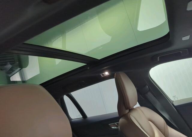 Volvo V60 2.0 T4 Inscription Navi Panoramadak 19 Inch Harman Kardon Scandinavian Line Pilot Assist Elek stoelen 360 Camera Four-C Polestar NL Auto