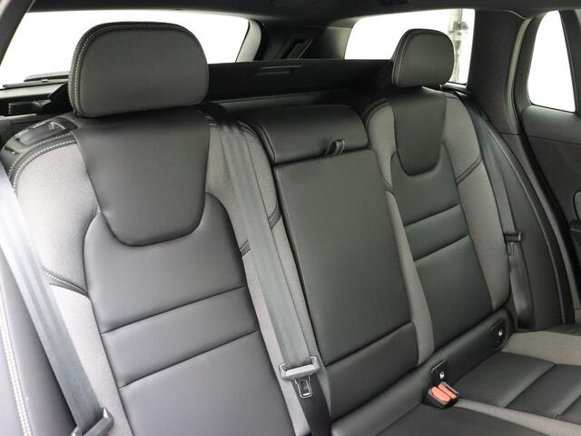 Volvo V60 T8 455pk AWD R-design / LONG RANGE / Harman en Kardon / Trekhaak / Keyless entry / Adaptieve cruise control /