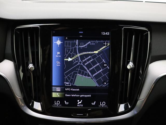 Volvo V60 T8 455pk AWD R-design / LONG RANGE / Harman en Kardon / Trekhaak / Keyless entry / Adaptieve cruise control /